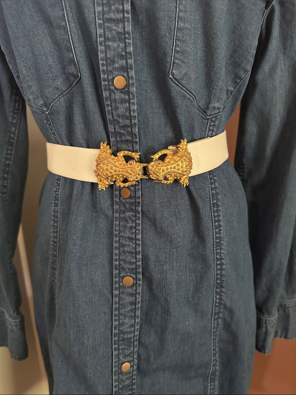 Vintage MiMi Di N 2 kissing frog clasp gold tone white leather belt